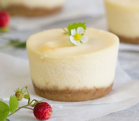 Baked Vanilla Cheesecakes