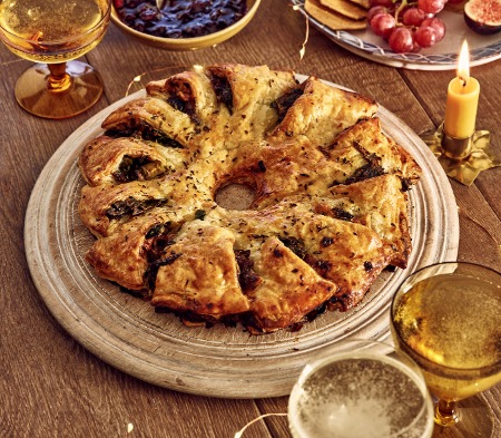 Brie, Portobello Mushroom & Caramelised Onion Wreath